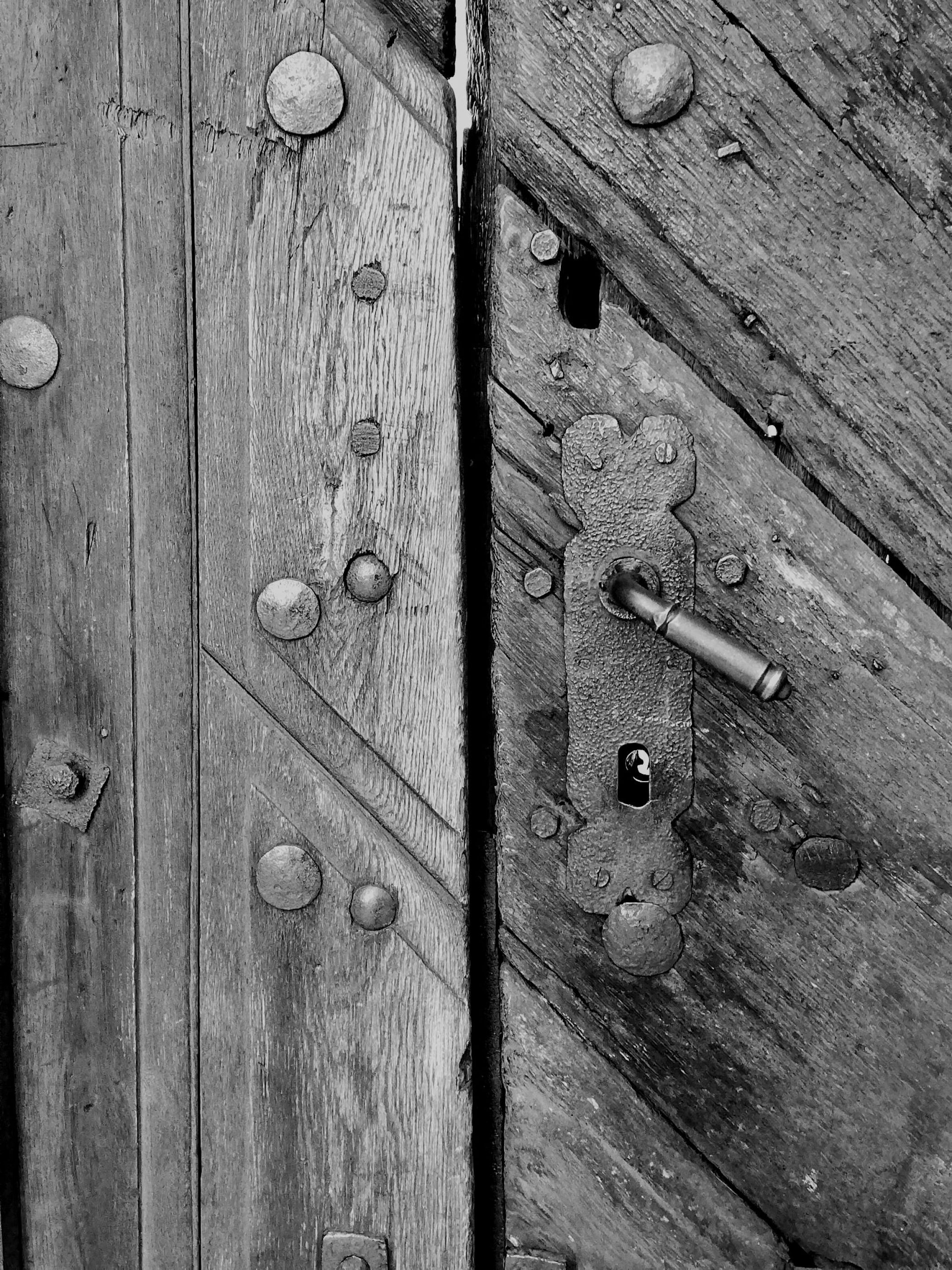 Dveře od brány na hrad Buchlov