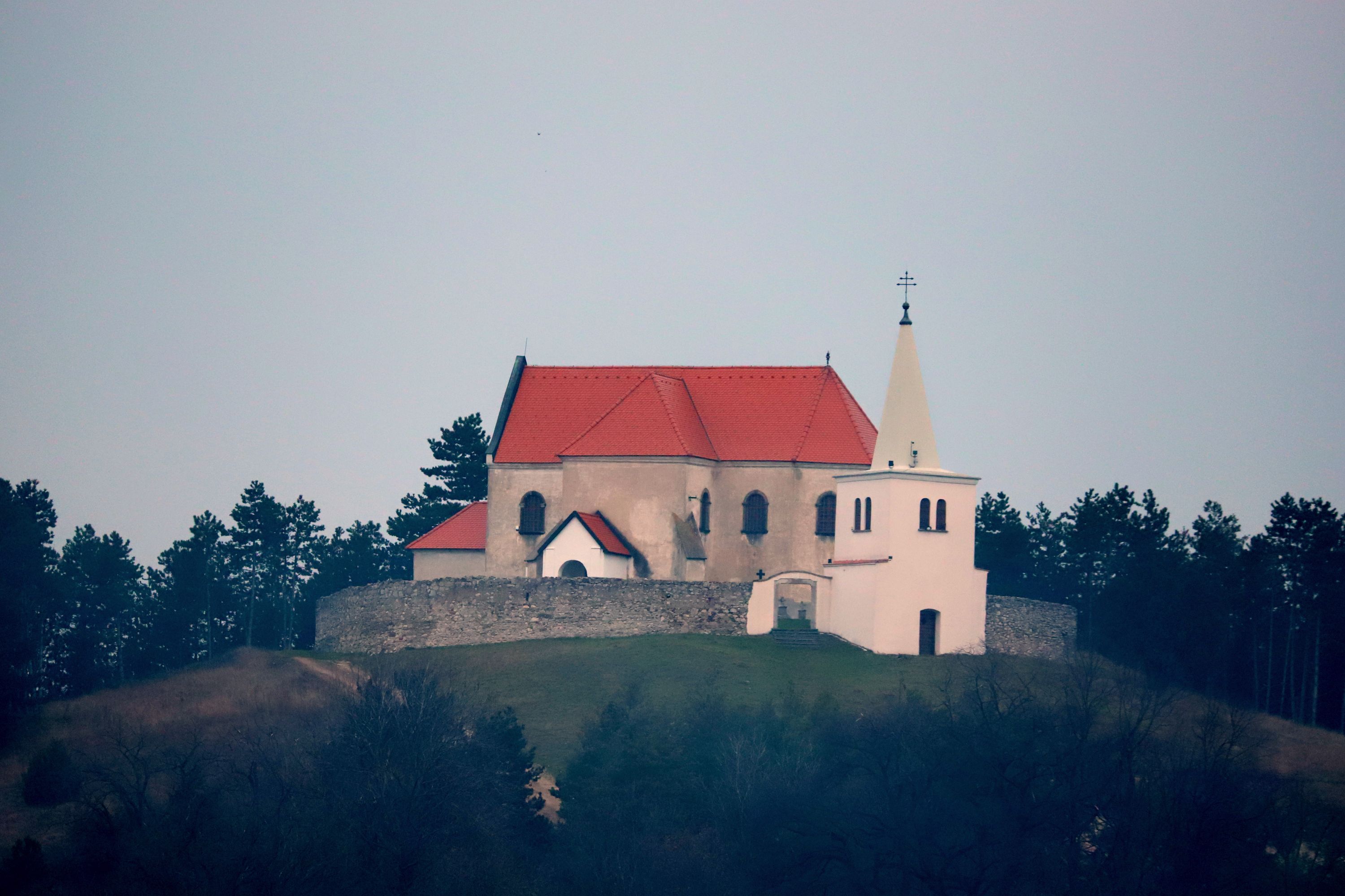 kostel sv. Michala archanděla, před svítáním..