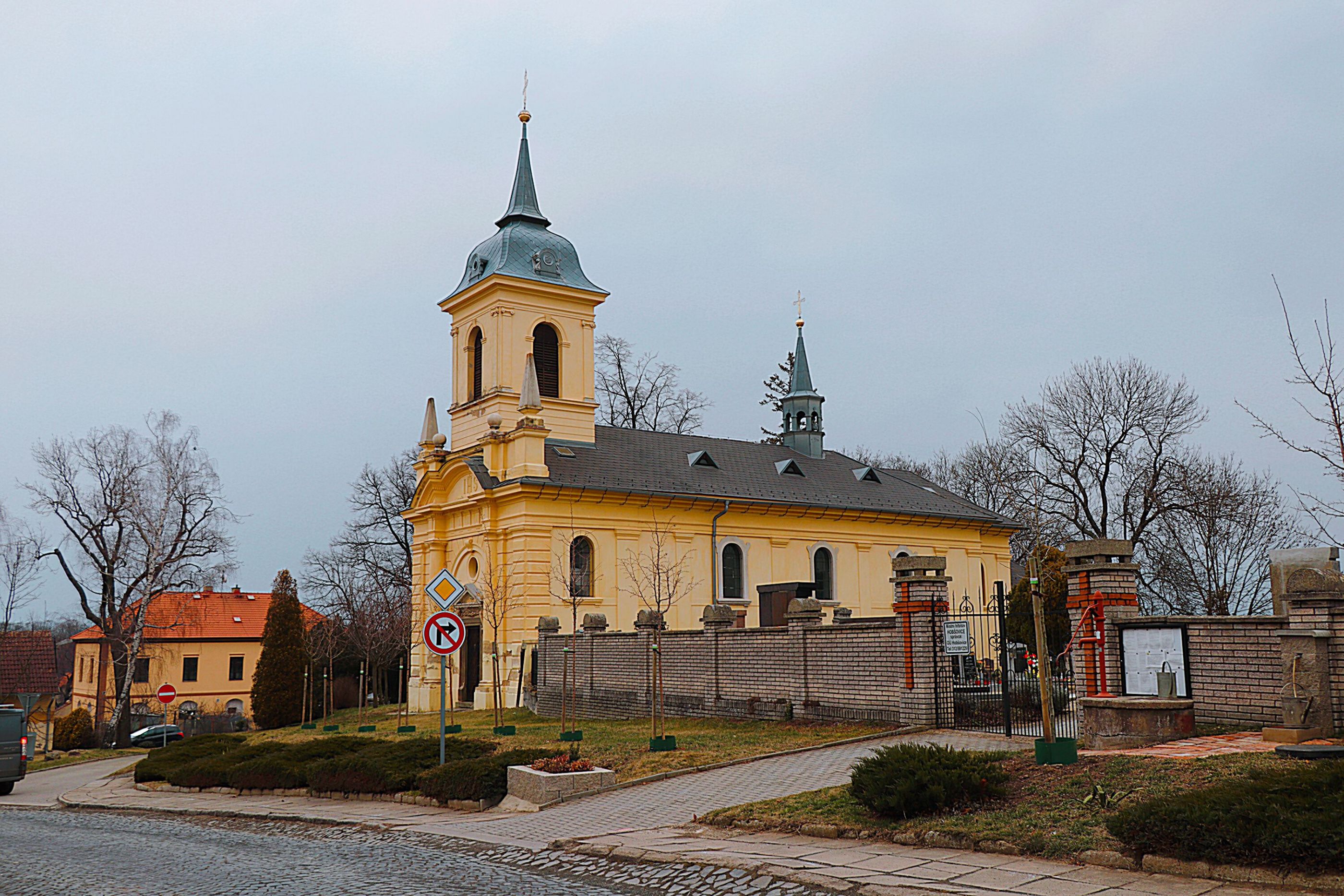 Kostel Hobsovice