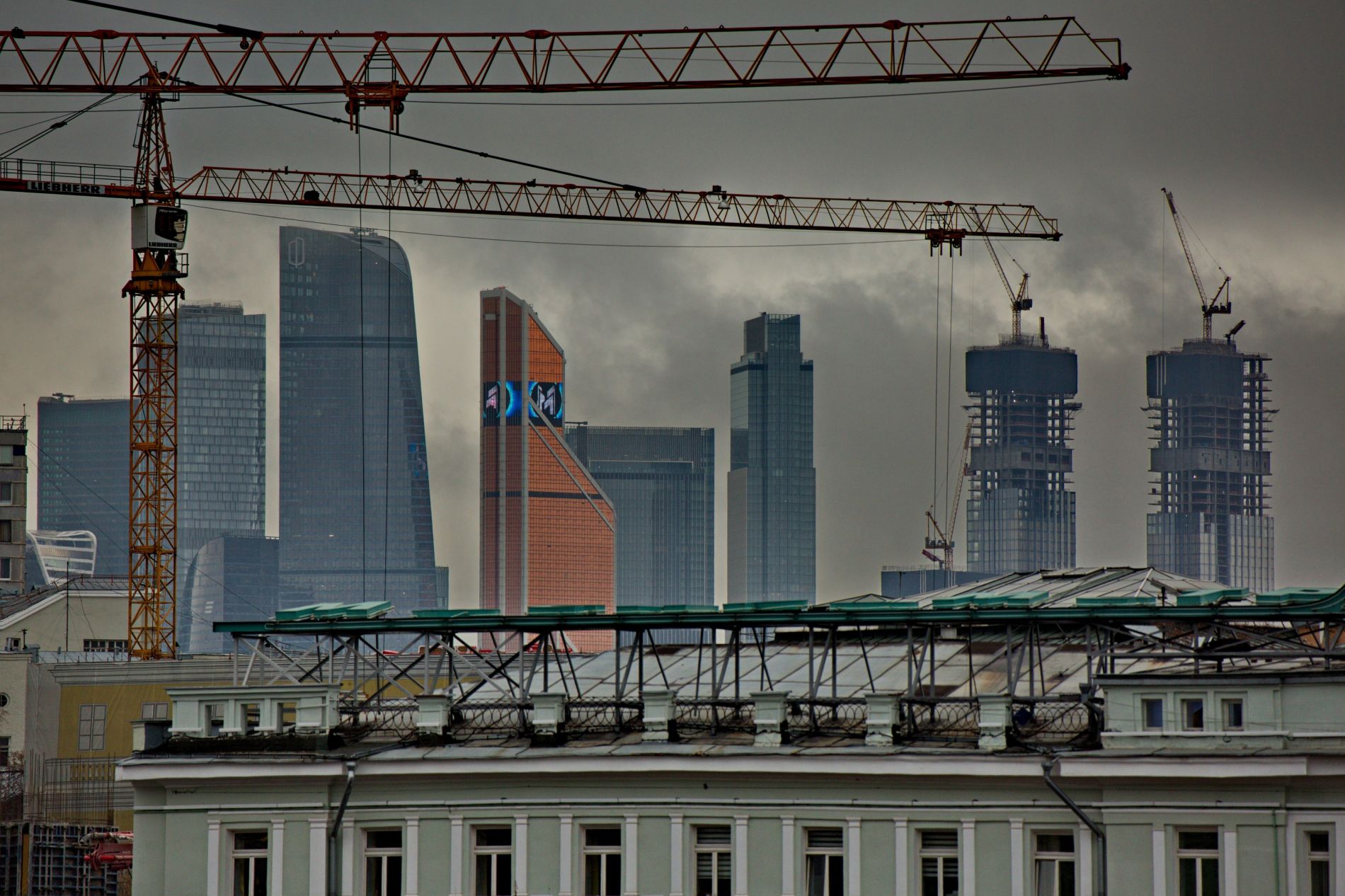 Москва строится.