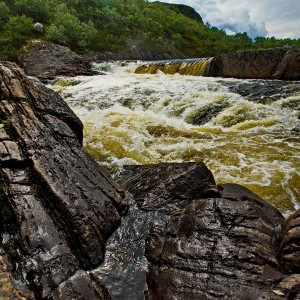 Водопад на реке Титовка.